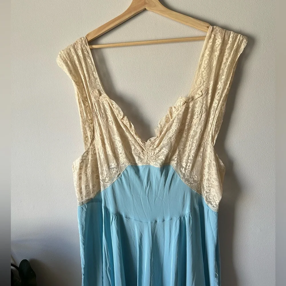 1940’s PLUS SIZE Joy Lingerie Co. Blue Satin Cream Lace Maxi Slip Dressing Gown - Picture 1 of 16